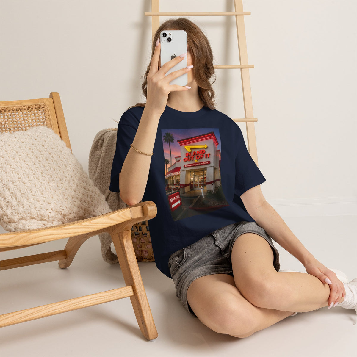 Retro Diner Photo T‑Shirt – 'A Hand Out Of It' Vintage Neon Tee