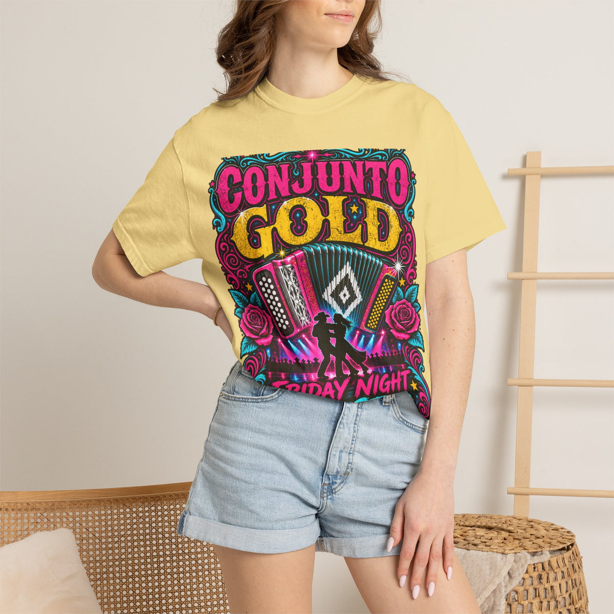 Conjunto Gold Friday Night Two-Step Graphic T-Shirt