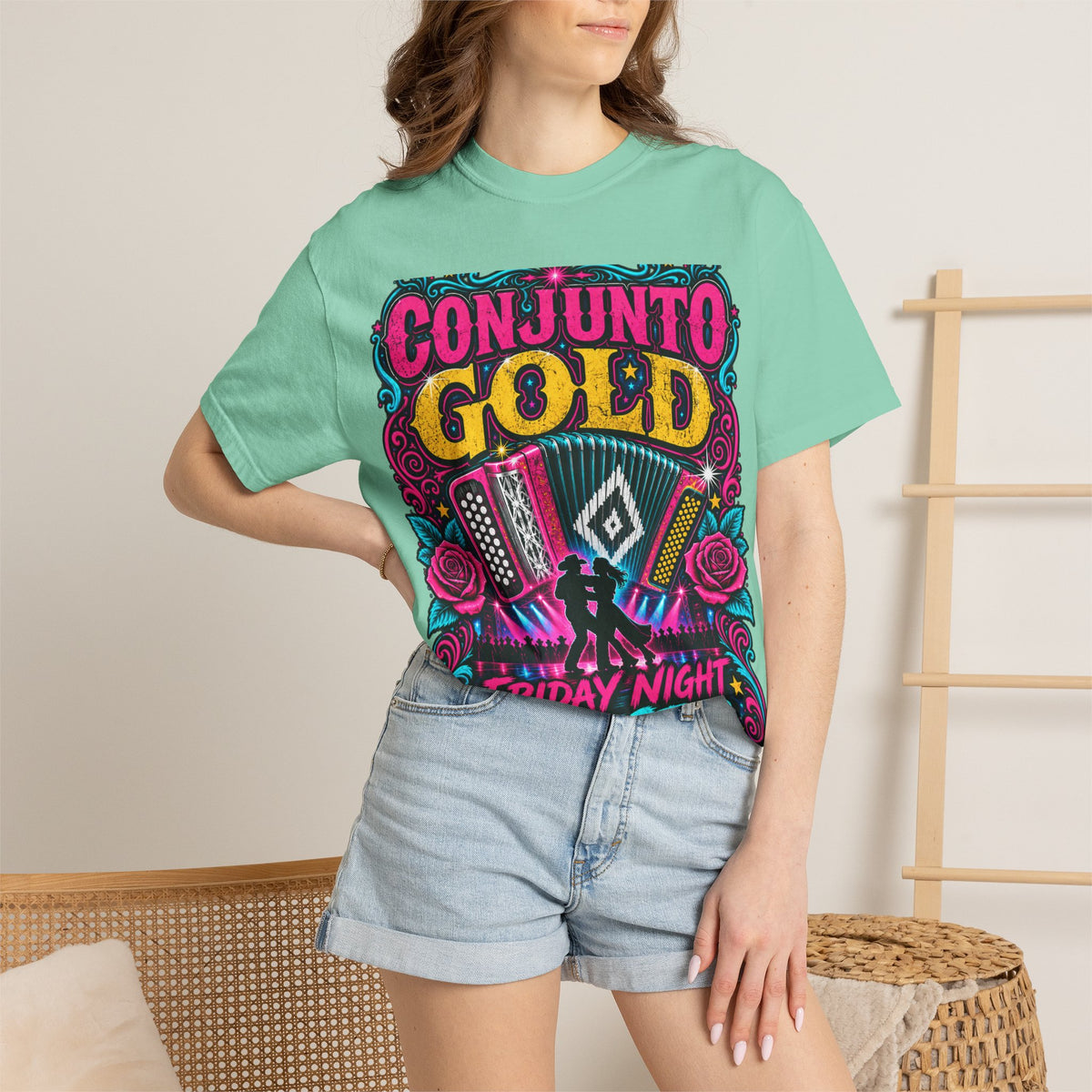 Conjunto Gold Friday Night Two-Step Graphic T-Shirt