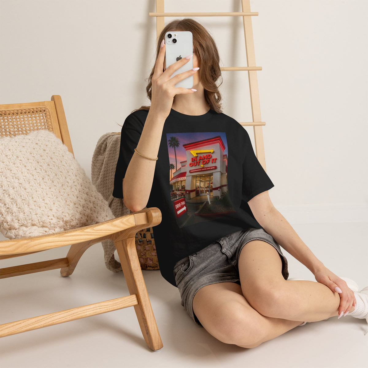 Retro Diner Photo T‑Shirt – 'A Hand Out Of It' Vintage Neon Tee