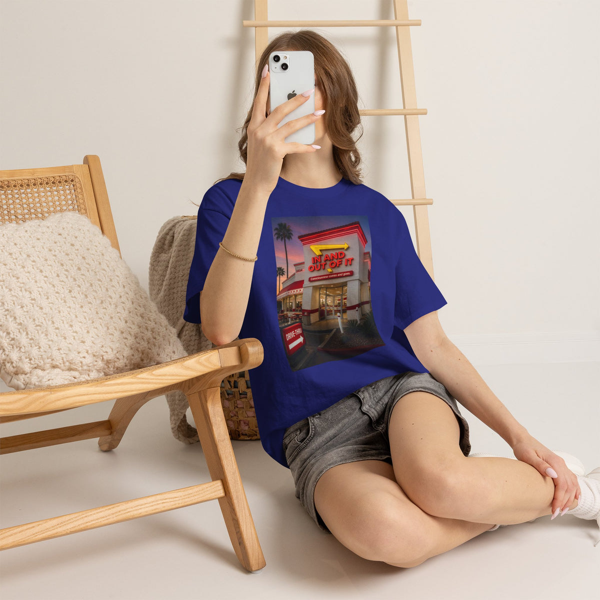 Retro Diner Photo T‑Shirt – 'A Hand Out Of It' Vintage Neon Tee