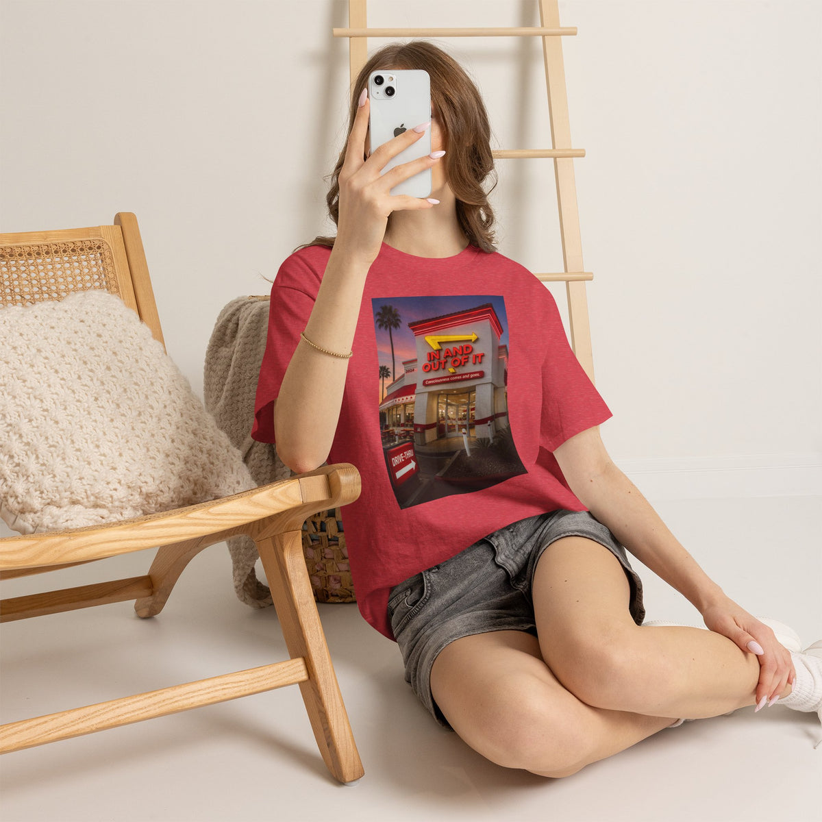 Retro Diner Photo T‑Shirt – 'A Hand Out Of It' Vintage Neon Tee
